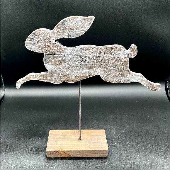 Distressed Wood Bunny on Post - Picture 6 of 15